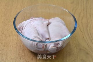 电饭煲卤肘子的做法步骤：2