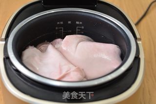 电饭煲卤肘子的做法步骤：4