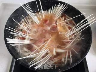 番茄菌菇汤面的做法步骤:7