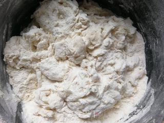 香椿豆干粉条饺的做法步骤:2