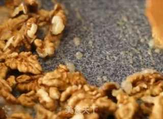 提神健脑、提高记忆力考生食谱:琥珀核桃牛柳+五珍粉(做法),每周吃2次,记忆力立竿见影!的做法步骤:3