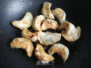 香椿豆干粉条煎饺的做法步骤：6