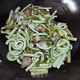 炒蕨菜的做法步骤:7