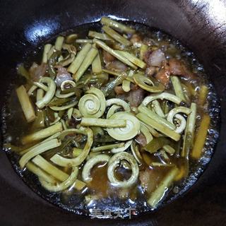 炒蕨菜的做法步骤:9