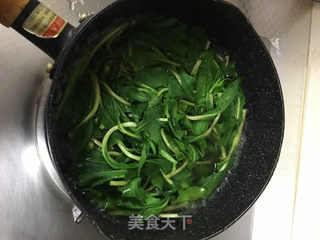 清拌马兰头的做法步骤：1