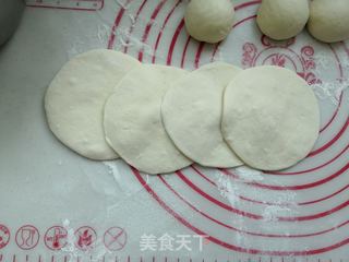 包菜粉条火腿水煎包的做法步骤:6
