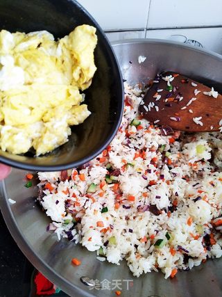 风干肠炒饭的做法步骤:7