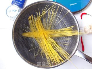 金枪鱼意大利面的做法步骤:3