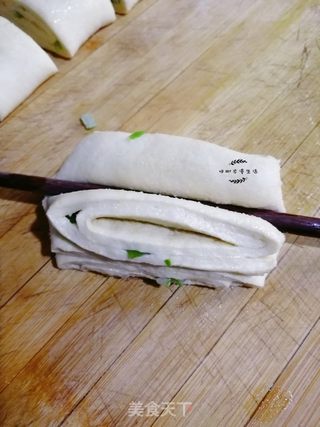 葱香粗粮小花卷的做法步骤:6