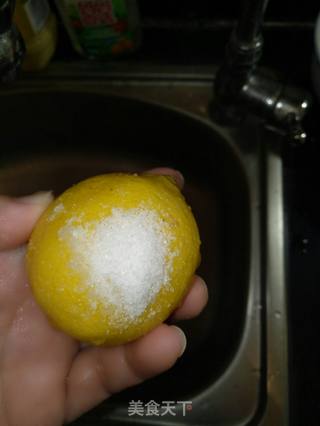 蜂蜜柠檬的做法步骤:2