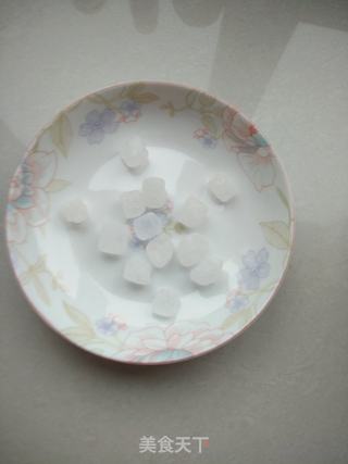 香蕉银耳羹的做法步骤:2
