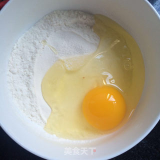 草莓酸奶松饼的做法步骤:2