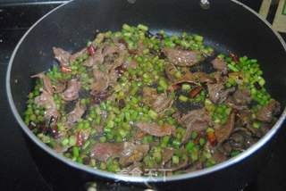 孜然蒜薹牛肉的做法步骤:9