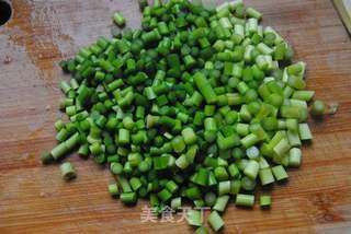 孜然蒜薹牛肉的做法步骤:2