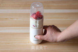 草莓奶昔的做法步骤:6