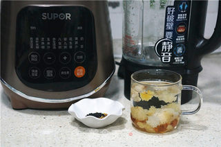 养颜桃胶汤的做法步骤：2