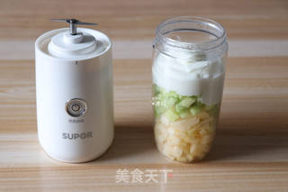 苹果黄瓜酸奶汁的做法步骤:4