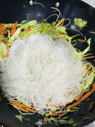 炒米粉的做法步骤:7