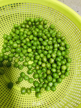 “下酒菜”腊肠炒三丁的做法步骤:2