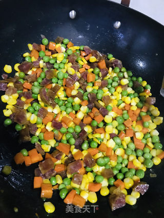 “下酒菜”腊肠炒三丁的做法步骤:5