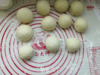 二合面葡萄干红枣卷的做法步骤:7