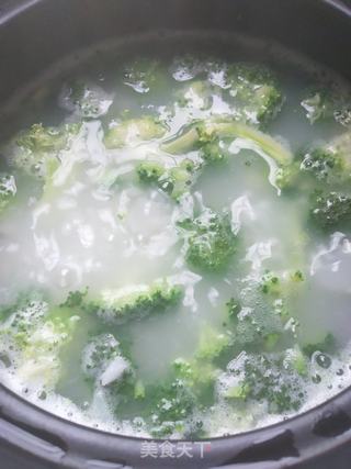 苹果西蓝花猪肝粥(水果花样吃法)的做法步骤:8