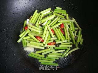 蒜苔炒虾仁的做法步骤:7