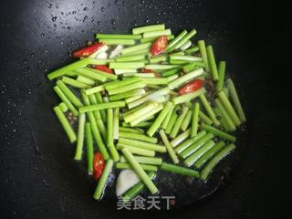 蒜苔炒虾仁的做法步骤:8