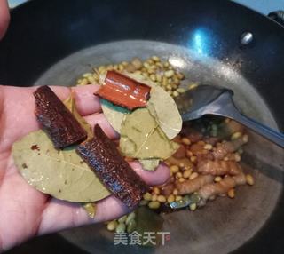 五花肉香焖黄豆的做法步骤:10