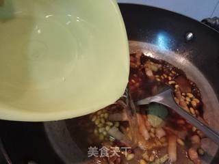 五花肉香焖黄豆的做法步骤:11