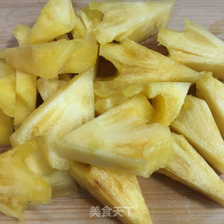 菠萝烩鸡丁的做法步骤:2