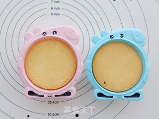 小猪佩奇水果盒子蛋糕的做法步骤:11