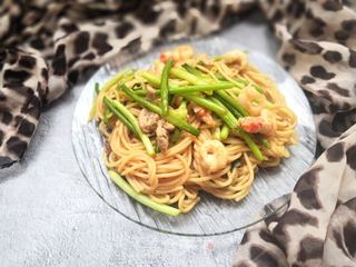 蒜苔鲜虾意大利面的做法步骤:9