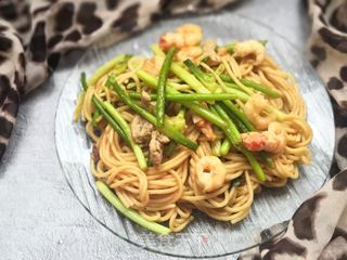 蒜苔鲜虾意大利面的做法步骤:10
