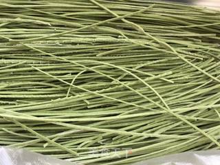 番茄蛋汤菠菜面的做法步骤:2
