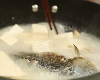 鲫鱼豆腐汤的做法步骤:8