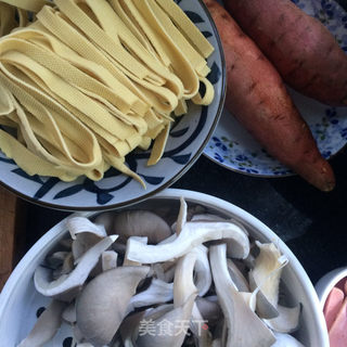 粉带时蔬麻辣锅的做法步骤:2