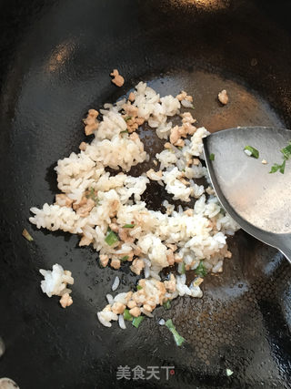 剩饭别再炒啦,放进蛋包土豆泥里吧的做法步骤:4