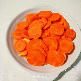 胡萝卜奶香甜馒头的做法步骤:2