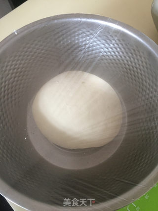 香菇猪肉粉丝包子的做法步骤：1
