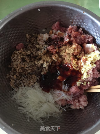 香菇猪肉粉丝包子的做法步骤:4