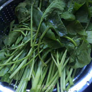 菠菜拌粉丝的做法步骤:2