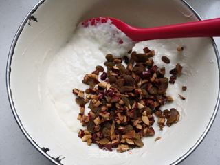 红枣葡萄干发面饼的做法步骤:7