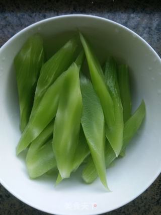 莴苣腊肉焖油面的做法步骤:2