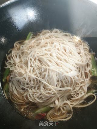 莴苣腊肉焖油面的做法步骤:10