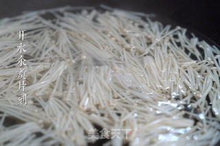 凉拌金针菇的做法步骤：3