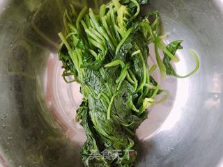 凉拌菠菜粉丝的做法步骤：1