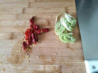 苔菜炒肉的做法步骤:2