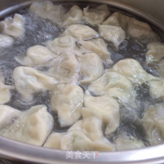 槐花猪肉饺子的做法步骤:11