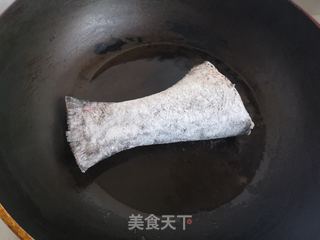 裙带菜豆腐香菇炖鱼尾的做法步骤:4